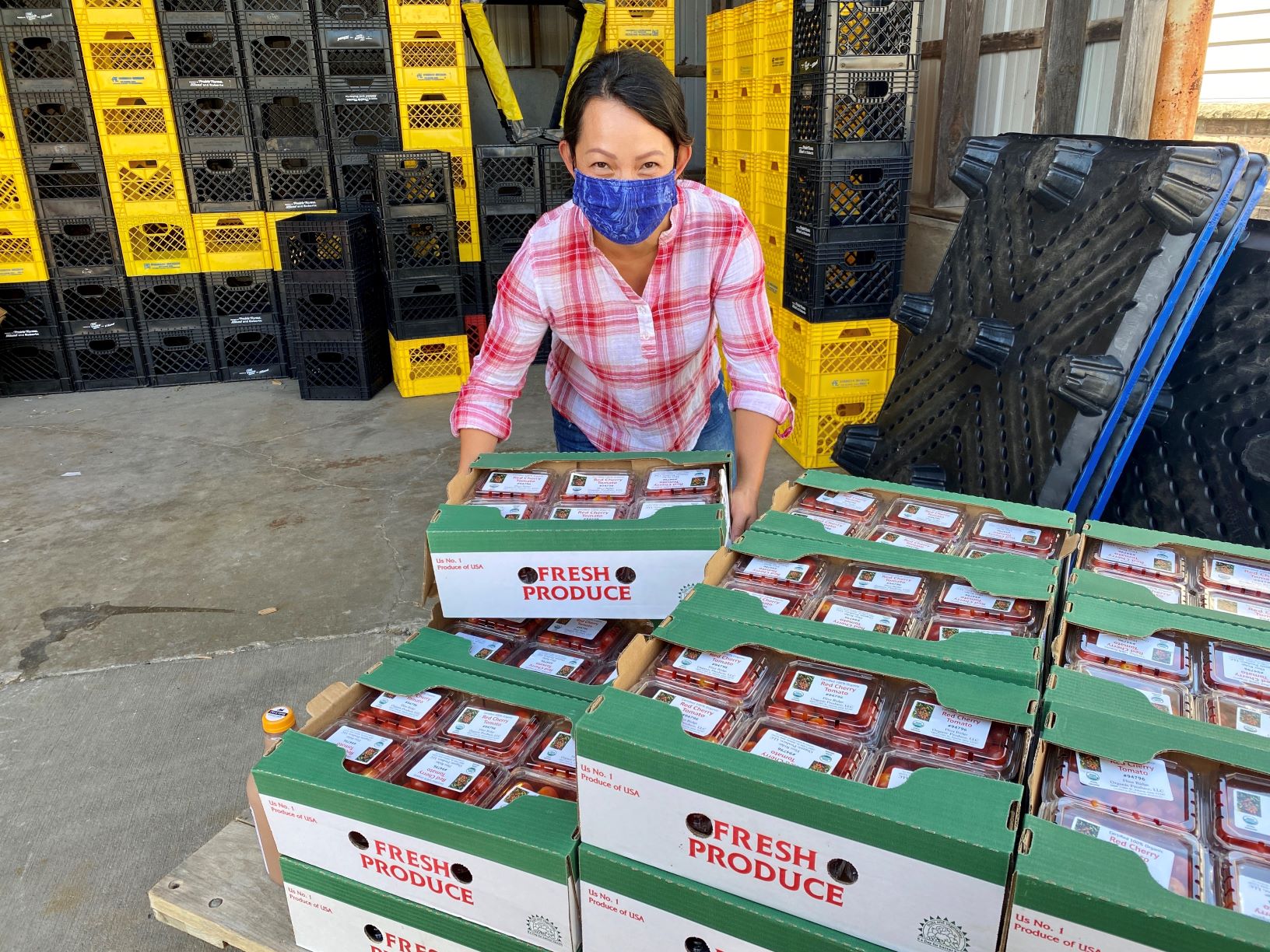 Tomato delivery to Coralville Pantry